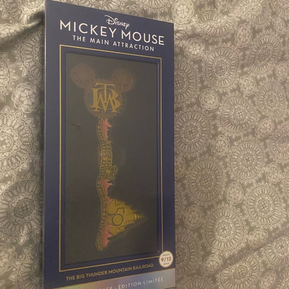 - Disney Mickey Mouse The Main Attraction Key Thunder Mountain Railroad ✨✨ - Picture 3 of 4